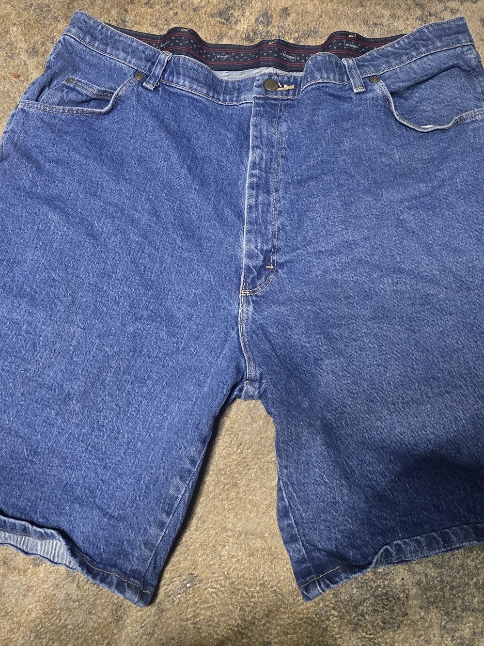 Wrangler Men’s Size 42 Blue Denim Jean Shorts Medium Wash 5 Pocket
